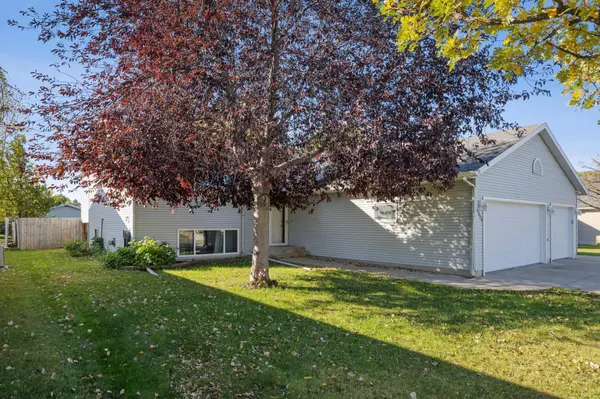 1325 32nd Street CIR S, Moorhead, MN 56560