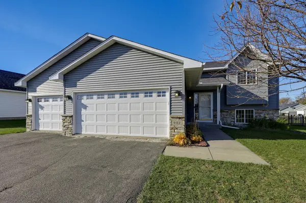 992 Farmers Ridge TRL, Belle Plaine, MN 56011