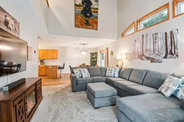 2148 Mcgregor LN, Shakopee, MN 55379
