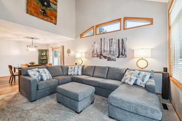 2148 Mcgregor LN, Shakopee, MN 55379