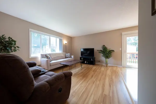 11043 104th PL N, Maple Grove, MN 55369