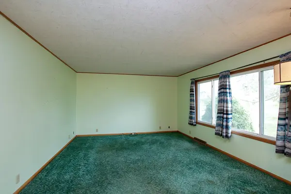 555 N High DR NE, Hutchinson, MN 55350
