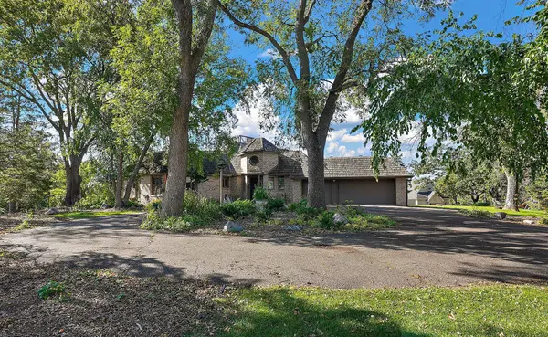 10901 Riverview RD, Eden Prairie, MN 55347