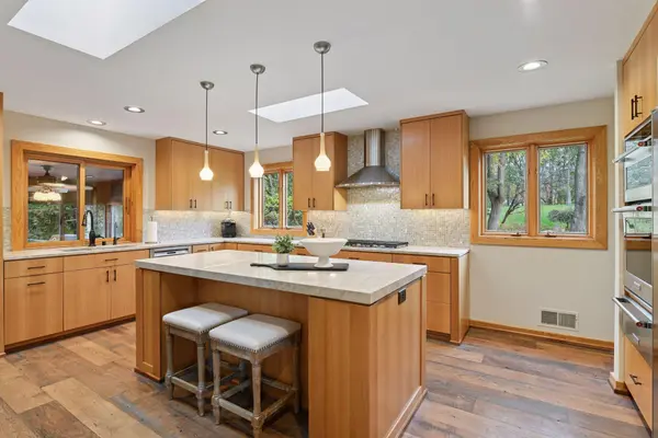 5880 Boulder Bridge LN, Excelsior, MN 55331