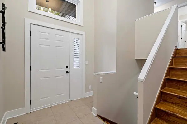 2227 Vivian LN, Saint Paul, MN 55119