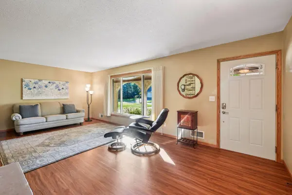 15820 Corral LN, Eden Prairie, MN 55347