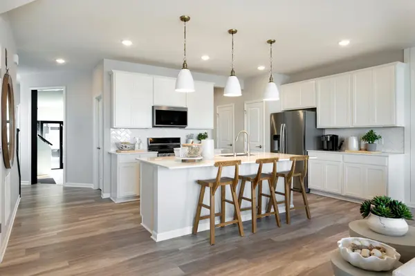 1130 Farrier RD, Shakopee, MN 55379