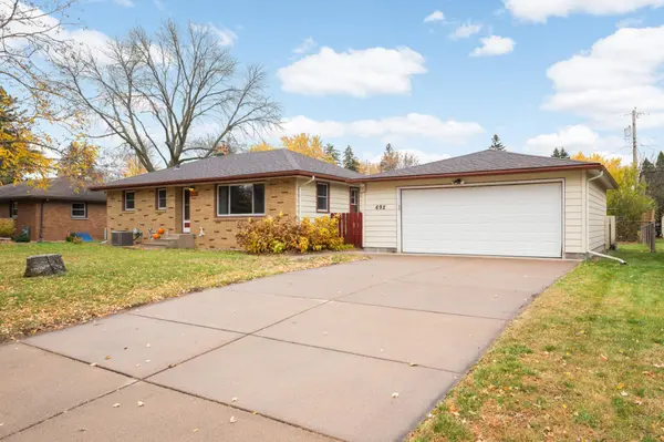 692 Grandview AVE W, Roseville, MN 55113