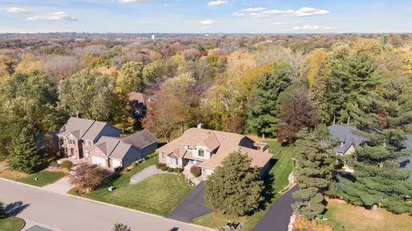 703 Wesley LN, Mendota Heights, MN 55118