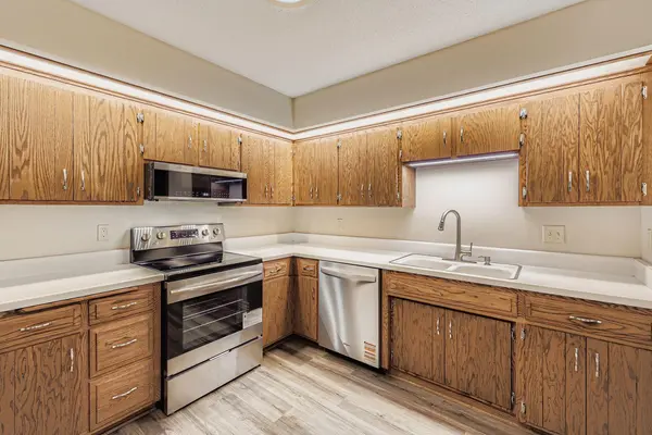 5509 Hyland Courts DR, Bloomington, MN 55437
