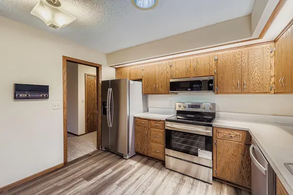 5509 Hyland Courts DR, Bloomington, MN 55437