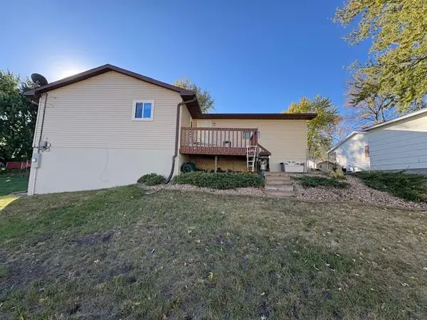 1200 Crestview RD, Albert Lea, MN 56007