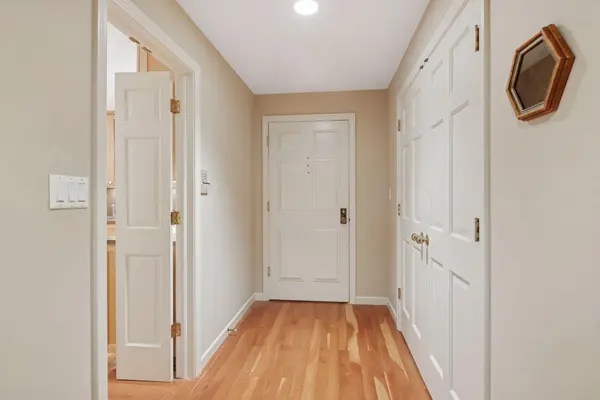 5501 Village DR #203, Edina, MN 55439