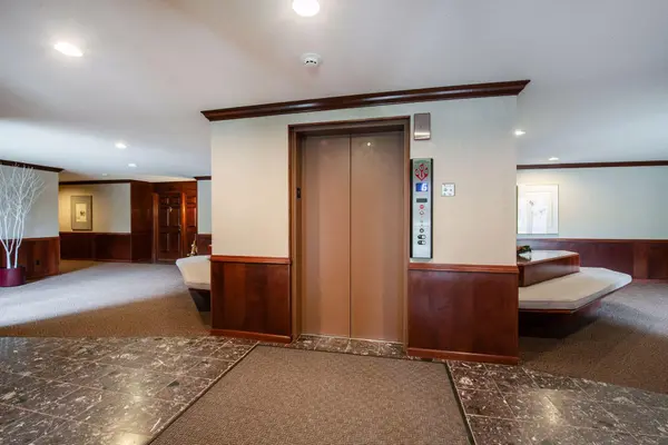 5501 Village DR #203, Edina, MN 55439