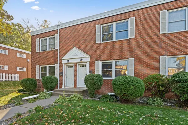 2046 Montreal AVE, Saint Paul, MN 55116