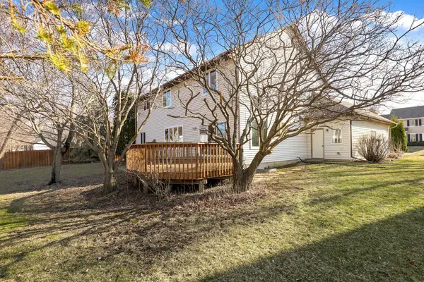 9032 McGuffey RD, Eden Prairie, MN 55347