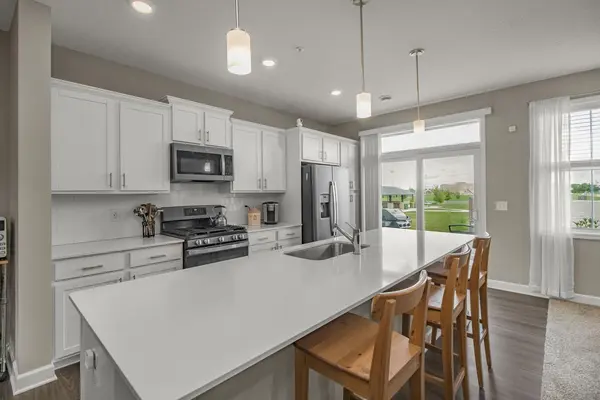 1507 Gable DR, Carver, MN 55315
