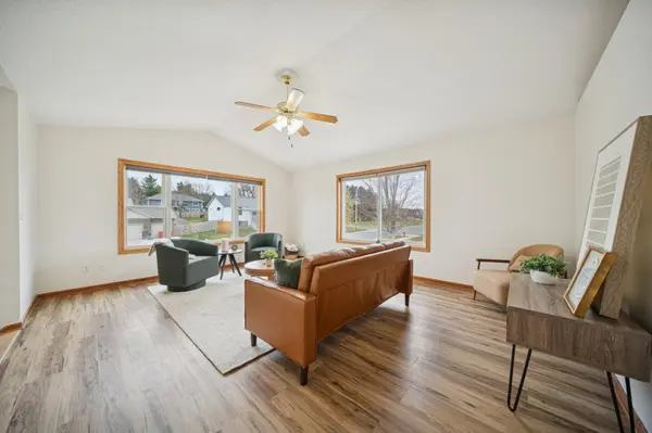 532 7th ST SW, Pine Island, MN 55963