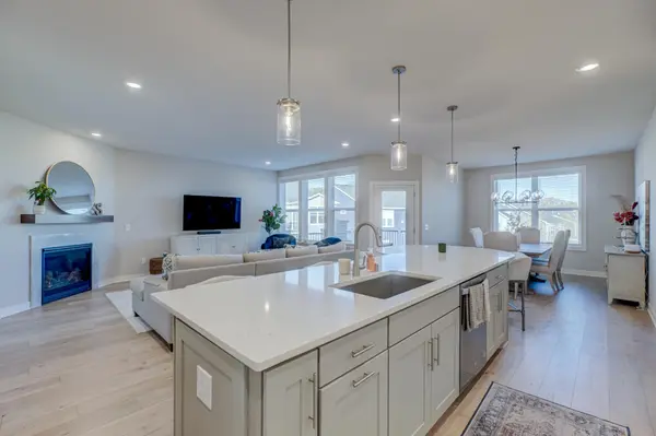 7582 Oak Hill RD, Woodbury, MN 55129