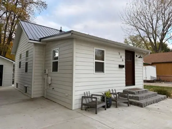 506 16th ST, Windom, MN 56101