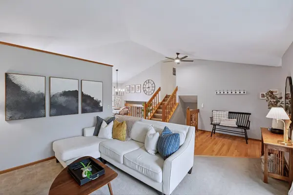 1078 Overlook DR, Chaska, MN 55318