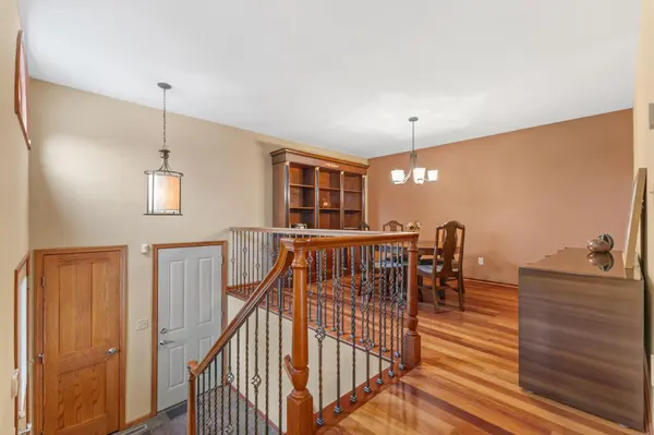 5680 Donegal DR, Shoreview, MN 55126