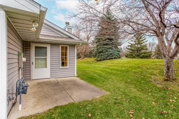 8537 Telford LN, Brooklyn Park, MN 55443
