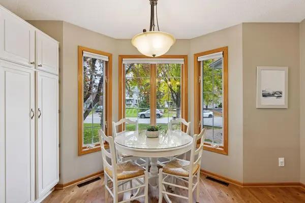1102 Fallbrook LN, Woodbury, MN 55125