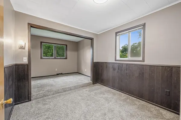 521 3rd AVE SW, Cambridge, MN 55008