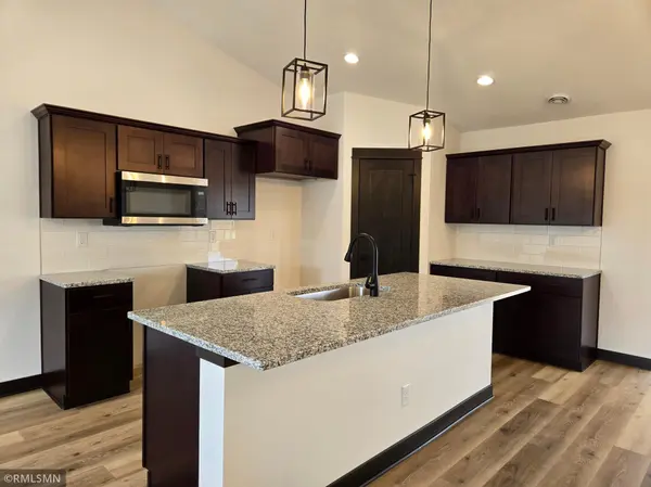 812 Pond View DR, Arlington, MN 55307