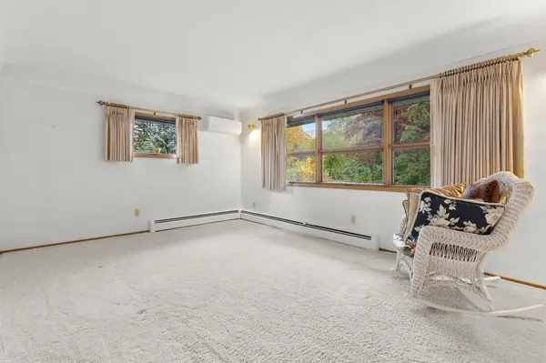 1714 Arkwright ST, Maplewood, MN 55117