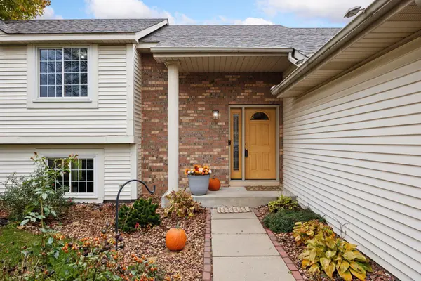 569 Coventry Pkwy, Eagan, MN 55123