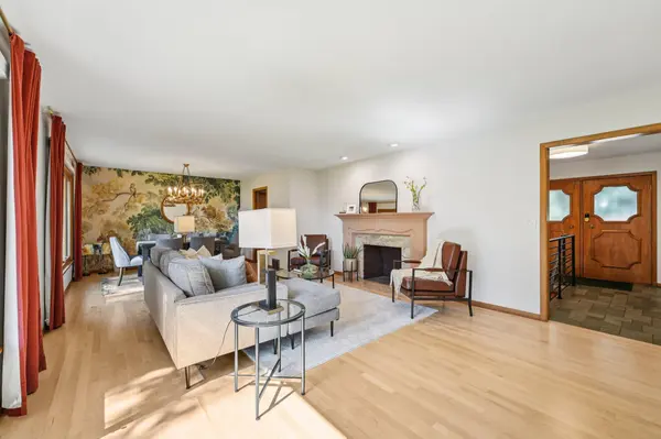 4704 Phlox LN, Edina, MN 55435