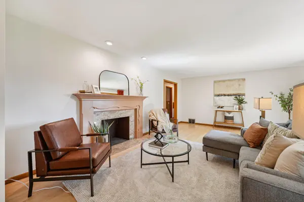 4704 Phlox LN, Edina, MN 55435