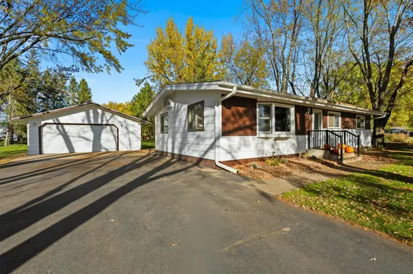 881 Coleman DR, New Richmond, WI 54017