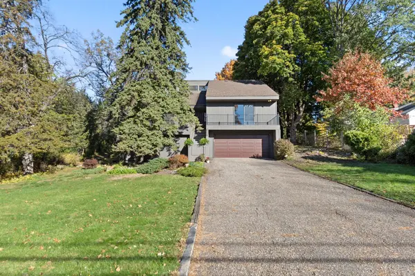 2307 Carver AVE E, Maplewood, MN 55119