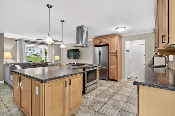 1724 W 140th ST, Burnsville, MN 55337