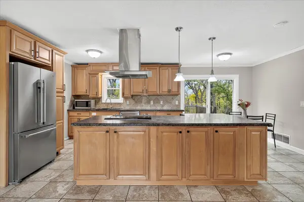 1724 W 140th ST, Burnsville, MN 55337