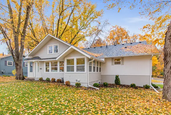 2901 Hazelwood LN, Mound, MN 55364