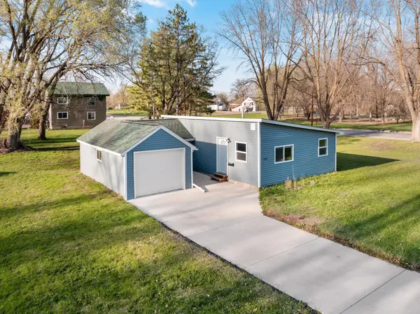 105 E Franklin ST, Morristown, MN 55052