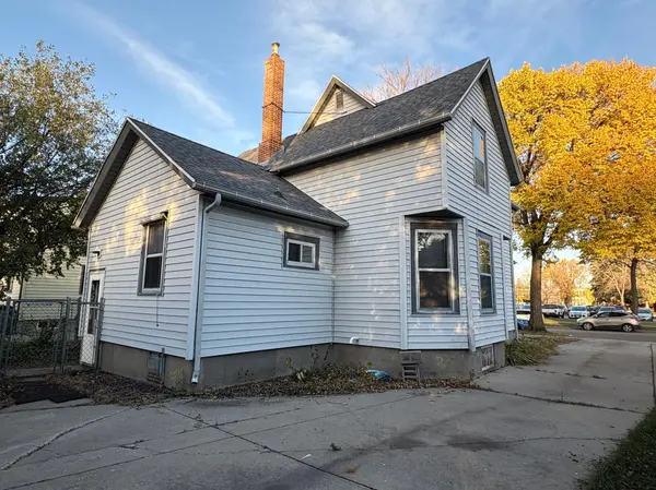 1215 6th ST S, Moorhead, MN 56560