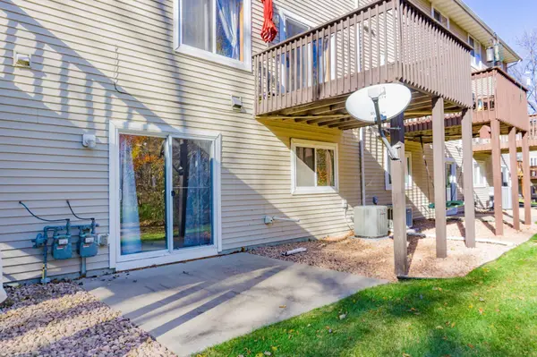 349 Pleasant LN, Chaska, MN 55318