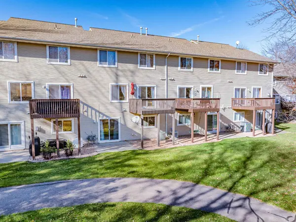 349 Pleasant LN, Chaska, MN 55318