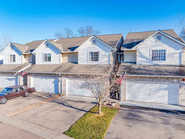 349 Pleasant LN, Chaska, MN 55318
