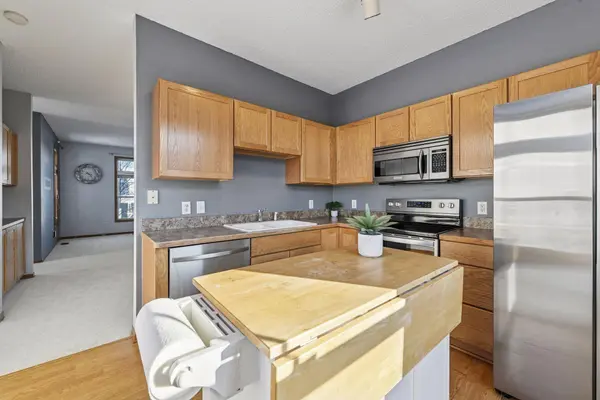 3124 Thoreau RD, Chaska, MN 55318