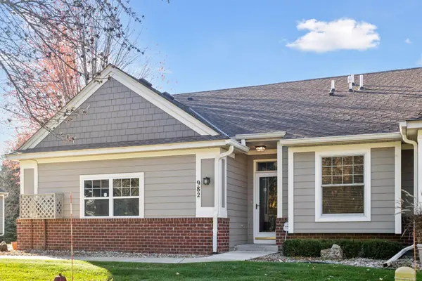 982 Victoria Greens BLVD, Victoria, MN 55386