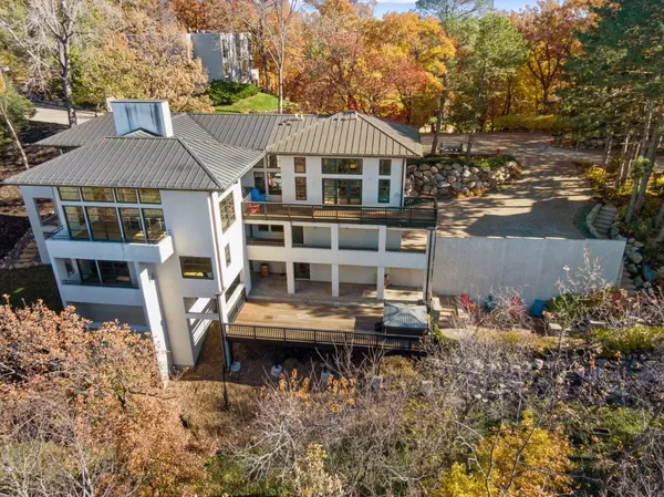 12 Overholt PASS, Edina, MN 55439