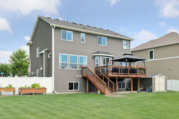 1437 Copper Hills DR, Carver, MN 55315