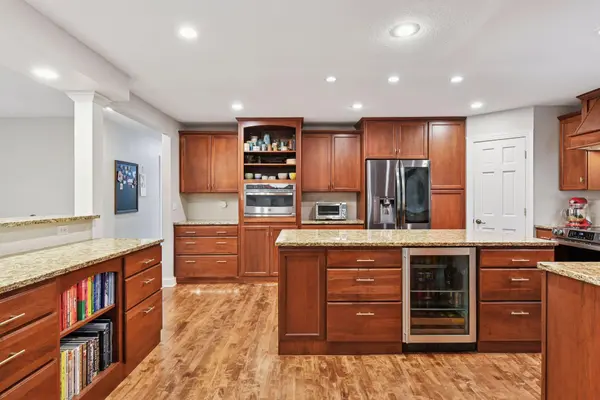 8235 Oakmere RD, Bloomington, MN 55438