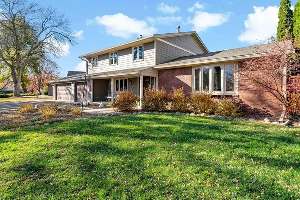 15700 Dawn DR, Minnetonka, MN 55345